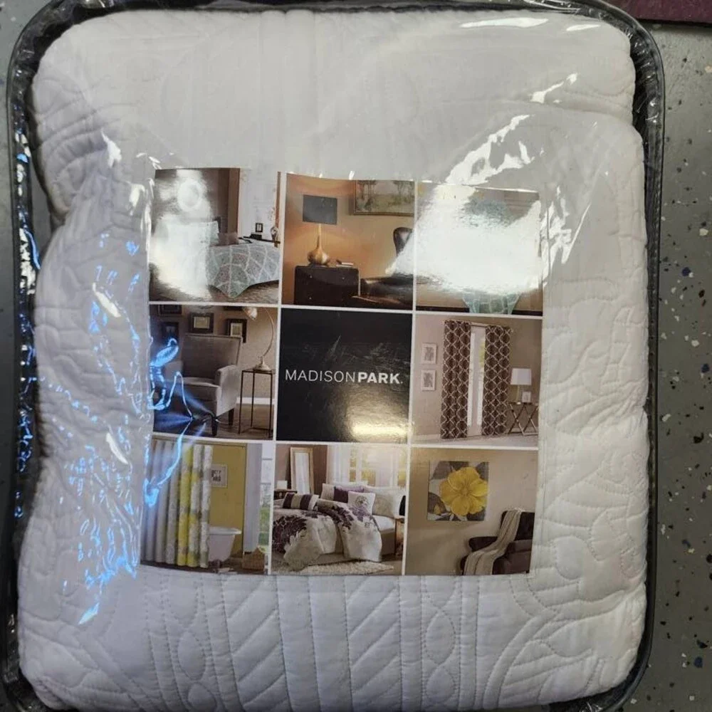 Madison Park Reversible Scalloped Edge Quilt Set King/California King White 3-Pc